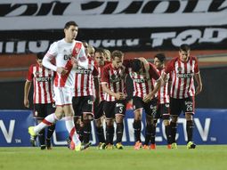 en un gran partido, estudiantes lo dio vuelta y le gano a river en un gran partido, estudiantes lo dio vuelta y le gano a river