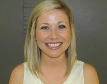 Un alumno de 17 años la acusó de contacto sexual con él