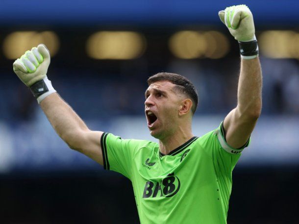 La curiosa queja de los jugadores de Aston Villa sobre sus camisetas