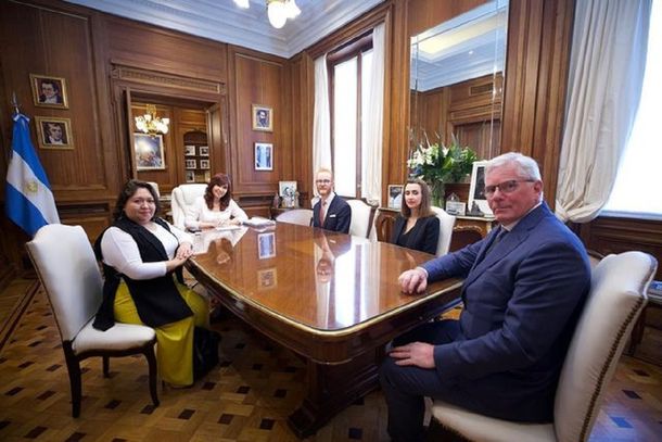 Cristina recibió en el Senado al editor de WikiLeaks