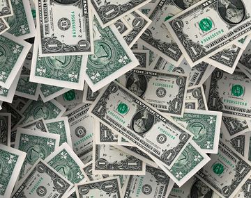 La desconfianza en la economía argentina se profundiza: el dólar se disparó y cerró a $29