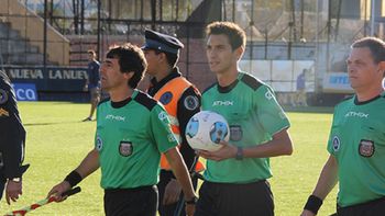 un arbitro denuncio que intentaron sobornarlo en un partido de la b un arbitro denuncio que intentaron sobornarlo en un partido de la b