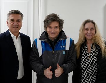 Con el mameluco de YPF