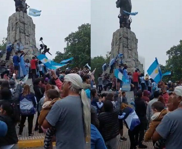 Mar del Plata: cayeron de un monumento mientras festejan el triunfo de Argentina