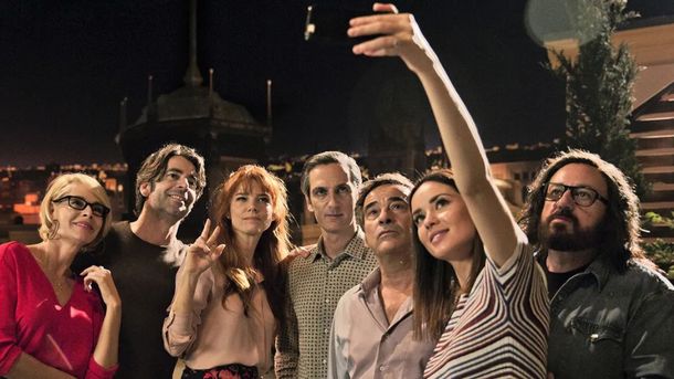 Perfectos desconocidos fue dirigida por Álex de la Iglesia. Perfectos desconocidos fue dirigida por Álex de la Iglesia.