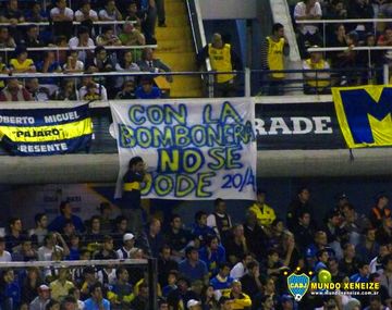 Hinchas marchan para salvar La Bombonera