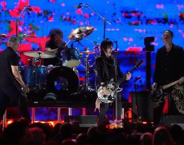Nirvana volvió de sorpresa a los escenarios en un concierto benéfico