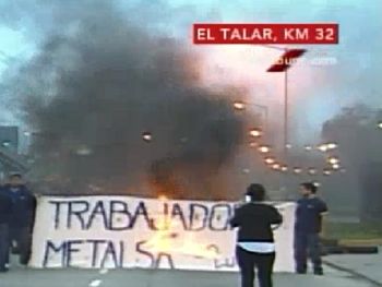 Autopartistas cortan una  colectora de Panamericana mano a Provincia en El Talar