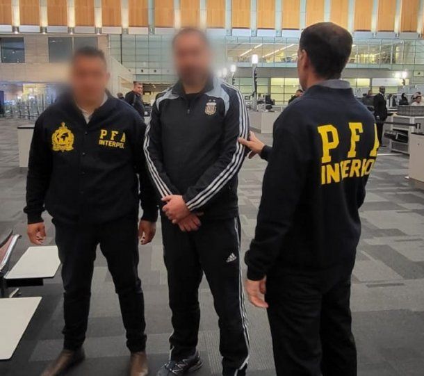 Llega el barrabrava de Gimnasia de Jujuy extraditado desde Qatar