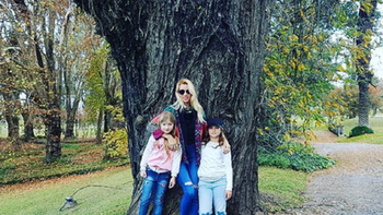Nicole, junto a sus hijas en Salta Nicole, junto a sus hijas en Salta