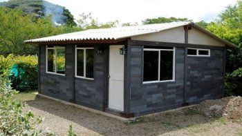el revolucionario sistema que usa ladrillos de plastico reciclado para construir casas en cinco dias el revolucionario sistema que usa ladrillos de plastico reciclado para construir casas en cinco dias