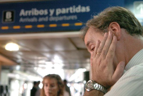 Regreso de vacaciones complicado: paro de maleteros en Ezeiza y choque múltiple en la Ruta 11