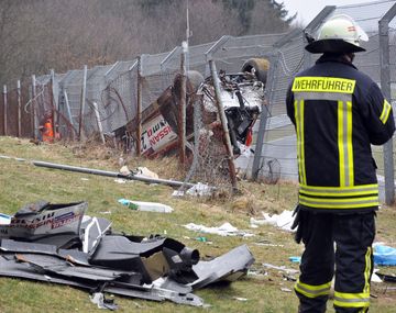Impresionante: un auto voló y mató una persona en una carrera en Alemania