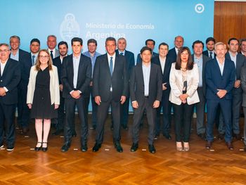 Massa recibió a gobernadores y les garantizó el pago de sueldos y aguinaldos