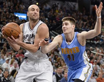 Ginóbili hizo 14 puntos para Spurs 118 - Nuggets 104