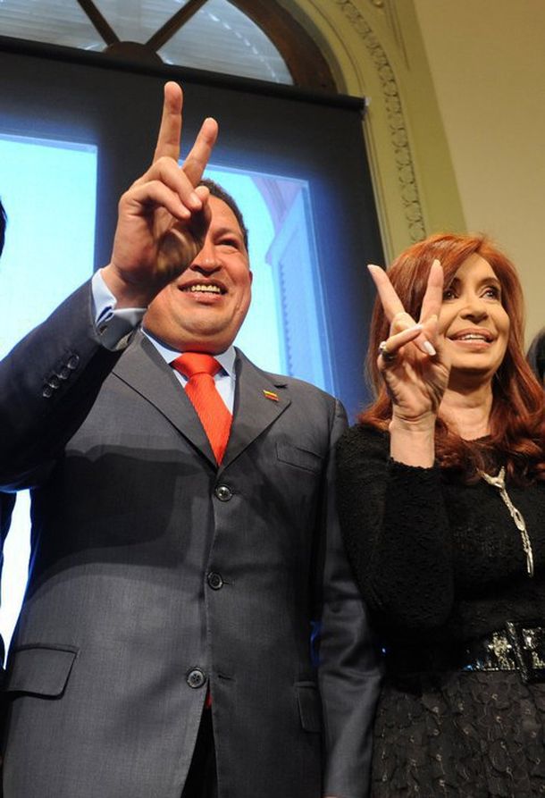 CFK viaja a Caracas y declaró tres días de duelo nacional