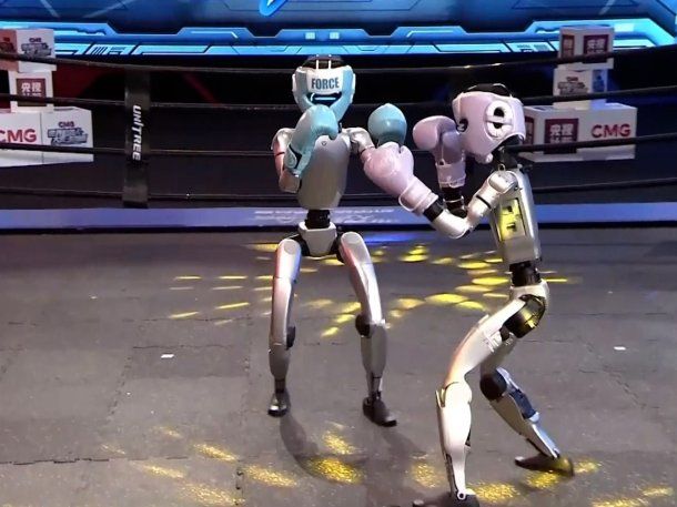 Robots humanoides deslumbran en el primer torneo oficial de boxeo en China