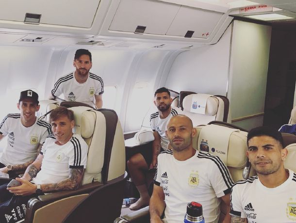 La Selección ya está en camino a Rusia...¡¡¡en un avión muy rockero!!!