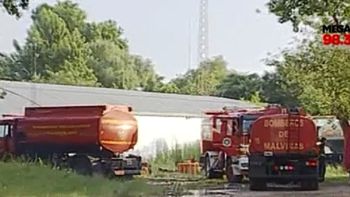 voraz incendio destruyo un deposito de pirotecnia en garin voraz incendio destruyo un deposito de pirotecnia en garin