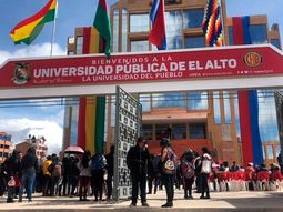 Se desplomó baranda mientras hacían una asamblea universitaria: al menos tres muertos