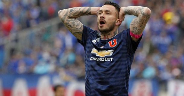 Refuerzo de lujo: el futbolista del tatuaje más insólito, a punto de llegar a Colón