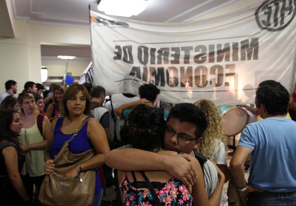 Postergan el anuncio de las subas en Transporte por la protesta estatal