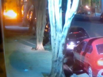 VIDEO: Así fue el ataque con bombas molotov contra el edificio de Clarín