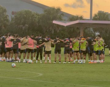 La Selección homenajeó a Miguel Russo con un emotivo minuto de silencio