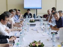 Macri, en una reunión con sus ministros Macri, en una reunión con sus ministros