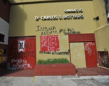 Pintadas contra Javier Cantero en la sede de Independiente