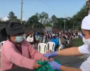 Tucum&aacute;n: 500 familias hacen fila para obtener la bolsa de carne