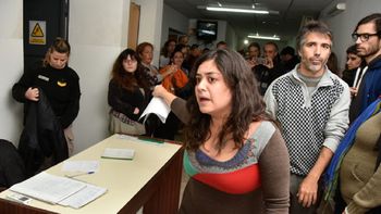 una periodista fue detenida en la pampa por fotografiar un procedimiento policial una periodista fue detenida en la pampa por fotografiar un procedimiento policial