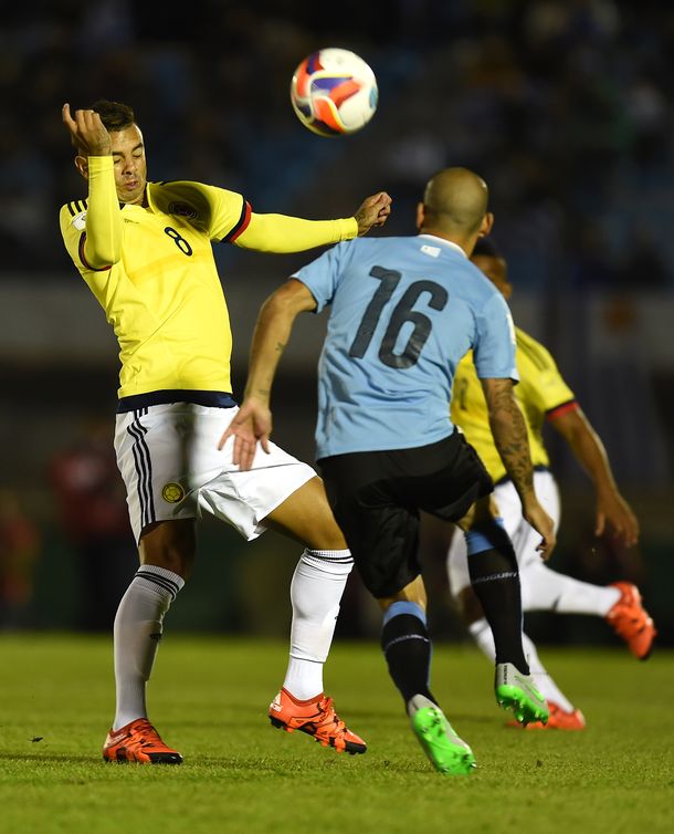 Uruguay dio el golpe y goleó a Colombia en el Centenario
