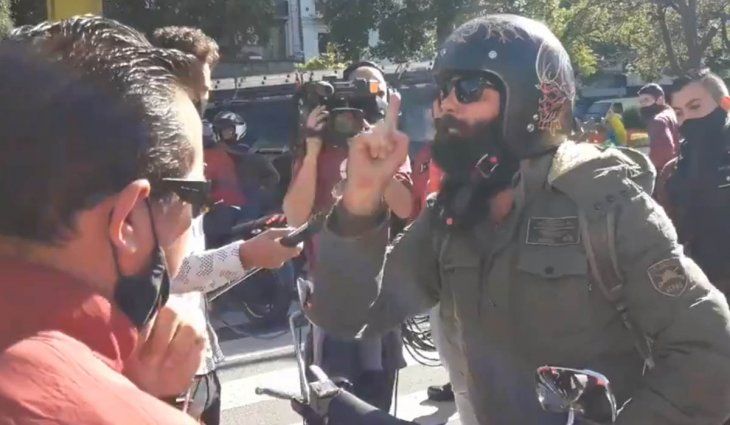 El enojo de un motoquero por los cortes y protestas