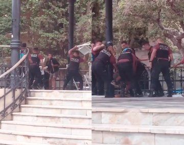 El insólito video de la Policía de la Ciudad a los sillazos contra una persona