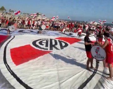 Así fue el banderazo de River en la previa al partido con Monterrey