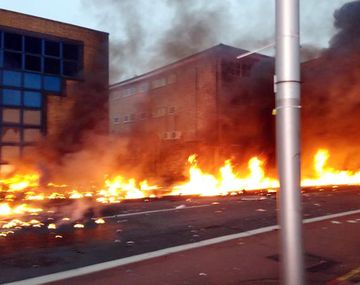 Cayó un helicóptero en el centro de Londres: 2 muertos y 9 heridos