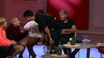 furia apunto contra la novia de martin ku: falluta furia apunto contra la novia de martin ku: falluta