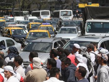 Caos en el centro y el bajo porteño por una protesta
