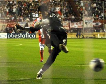 Bologna es el apuntado por Falcioni para reemplazar a Sosa