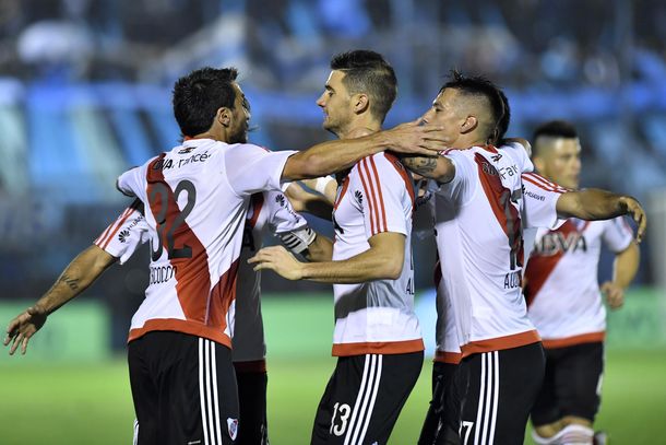 El delantero fue titular junto a Scocco el último domingo en Temperley