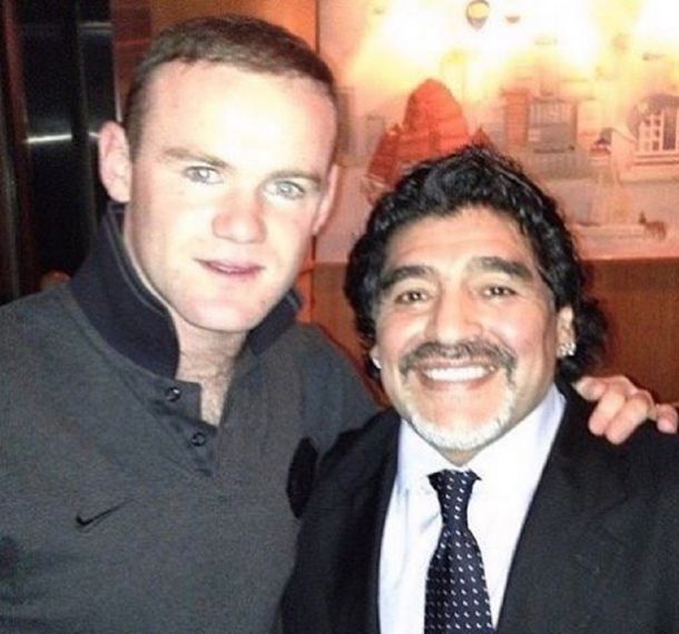 ¿Preguntó por La Mano de Dios? Mirá la foto que publicó Rooney con Maradona