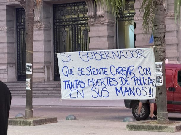 Crece la tensión en Santa Fe por un posible paro de policías