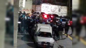 barras de racing se enfrentaron a tiros en un club por una interna barras de racing se enfrentaron a tiros en un club por una interna