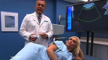 una mediatica demostro que su cola es real una mediatica demostro que su cola es real