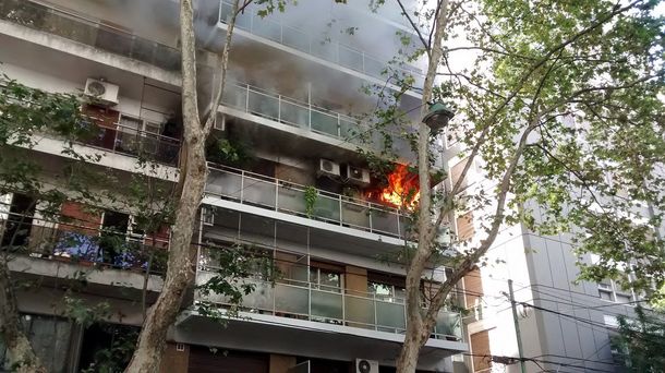 VIDEO: Así fue el incendio de dos departamentos en el barrio de Palermo