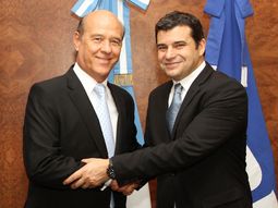 Jorge La Roza, presidente de Dow para la Región Sur de Latinoamérica, y Miguel Galuccio, CEO de YPF.