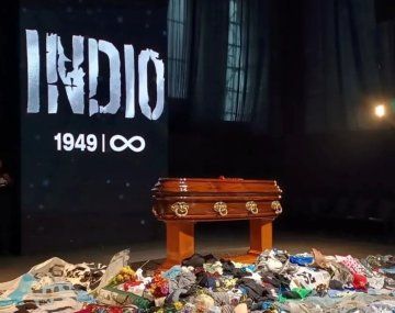 El velorio más grande del mundo: sigue la despedida a Indio Solari con fuertes críticas al Gobierno