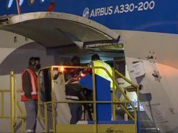 Llegó al país el vuelo de Aerolíneas con un millón de dosis de la vacuna Sinopharm