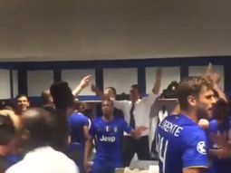 ¿y tevez? como en el partido, tampoco se lo vio en los festejos de la juve ¿y tevez? como en el partido, tampoco se lo vio en los festejos de la juve